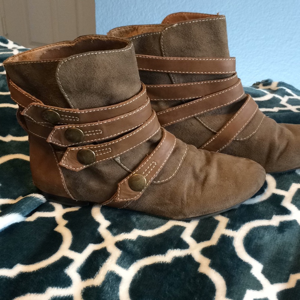 Apostrophe boots
